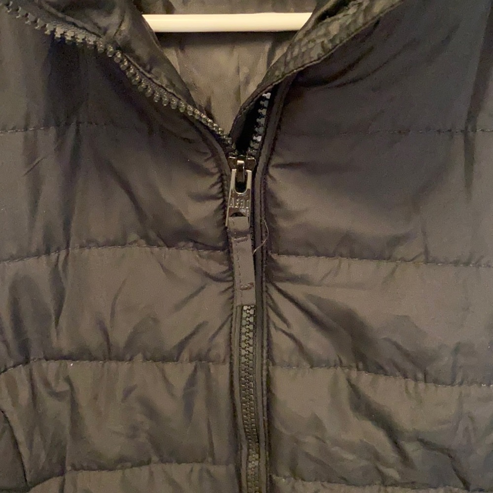 Aeropostale Black vest with pockets - Picture 3 of 4